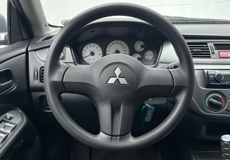 Подержанный автомобиль Mitsubishi Lancer Sedan 2007 года (12 фото)