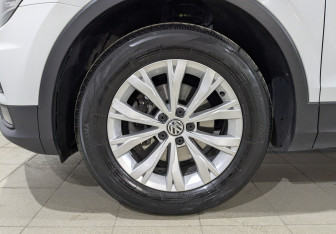 Подержанный автомобиль Volkswagen Tiguan 2020 года (12 фото)