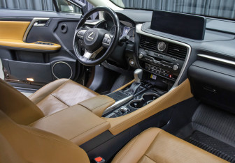 Подержанный автомобиль Lexus RX 2021 года (11 фото)