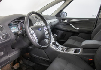 Подержанный автомобиль Ford S-MAX 2008 года (10 фото)