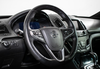 Подержанный автомобиль Opel Insignia Liftback 2014 года (14 фото)