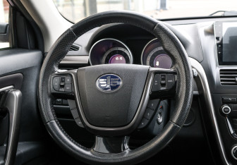 Подержанный автомобиль FAW Besturn X80 2017 года (16 фото)