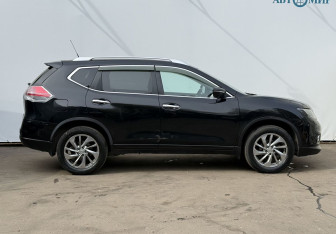 Подержанный автомобиль Nissan X-Trail 2016 года (4 фото)