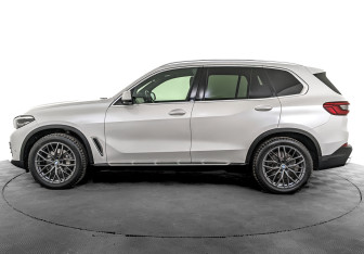 Подержанный автомобиль BMW X5 2018 года (8 фото)