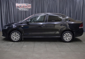 Подержанный автомобиль Volkswagen Polo Sedan 2012 года (8 фото)