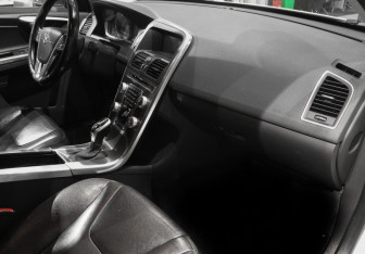 Подержанный автомобиль Volvo XC60 2015 года (7 фото)