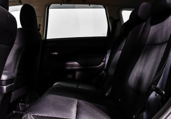 Подержанный автомобиль Mitsubishi Outlander 2020 года (12 фото)