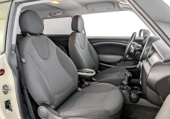 Подержанный автомобиль MINI Hatch 2008 года (23 фото)