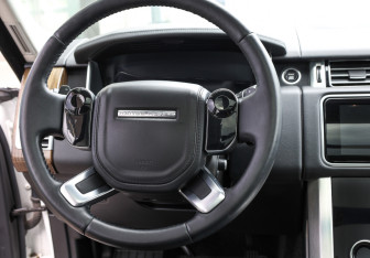 Подержанный автомобиль Land Rover Range Rover 2018 года (17 фото)