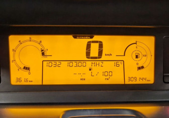 Подержанный автомобиль Citroen C4 Picasso 2011 года (16 фото)