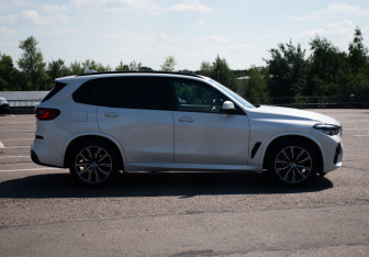Подержанный автомобиль BMW X5 2019 года (4 фото)
