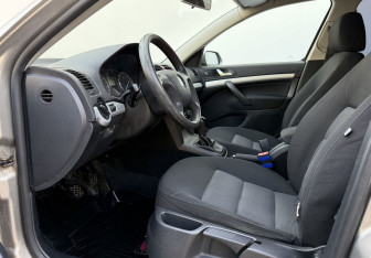 Подержанный автомобиль Skoda Octavia Liftback 2008 года (10 фото)