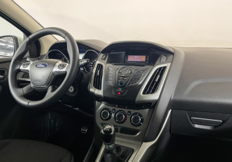 Подержанный автомобиль Ford Focus Hatchback 2012 года (9 фото)