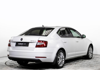 Подержанный автомобиль Skoda Octavia Liftback 2017 года (5 фото)