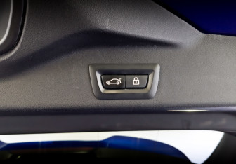 Подержанный автомобиль BMW X5 M 2020 года (27 фото)