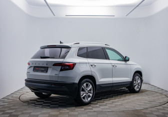 Подержанный автомобиль Skoda Karoq 2021 года (5 фото)