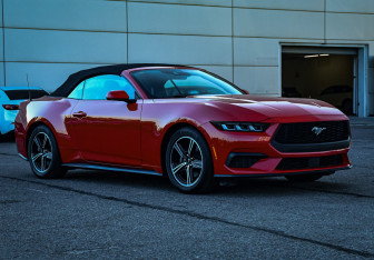 Подержанный автомобиль Ford Mustang Convertible 2024 года (51 фото)