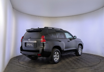 Подержанный автомобиль Toyota Land Cruiser Prado 2021 года (5 фото)