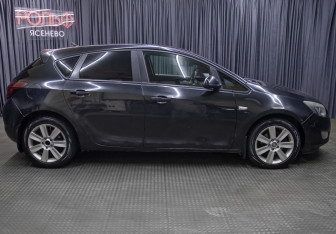 Подержанный автомобиль Opel Astra Hatchback 2011 года (4 фото)
