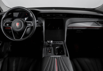 Подержанный автомобиль Hongqi H5 2023 года (12 фото)