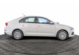 Подержанный автомобиль Skoda Rapid Liftback 2021 года (4 фото)