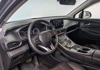 Подержанный автомобиль Hyundai Santa Fe 2021 года (15 фото)