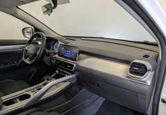 Подержанный автомобиль Geely Coolray 2023 года (11 фото)