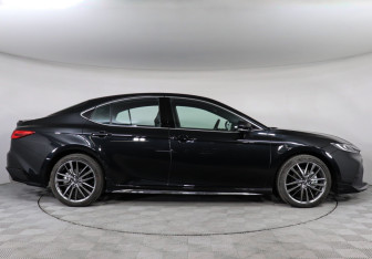 Подержанный автомобиль Toyota Camry Sedan 2025 года (4 фото)