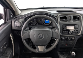 Подержанный автомобиль Renault Logan Sedan 2016 года (22 фото)