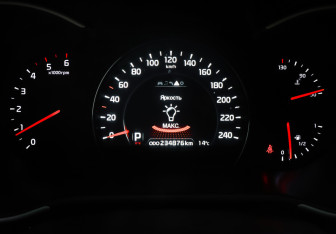 Подержанный автомобиль Kia Sorento 2013 года (16 фото)