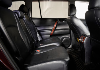 Подержанный автомобиль Toyota Highlander 2012 года (11 фото)