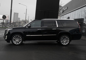 Подержанный автомобиль Cadillac Escalade Suv 2018 года (8 фото)