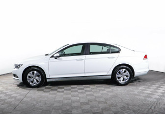 Подержанный автомобиль Volkswagen Passat Sedan 2016 года (3 фото)