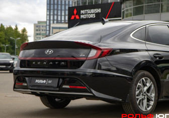 Подержанный автомобиль Hyundai Sonata 2020 года (19 фото)