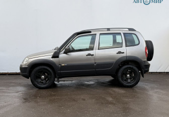 Подержанный автомобиль Chevrolet Niva 2018 года (8 фото)