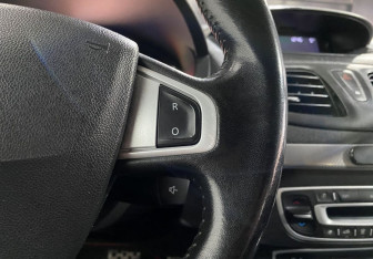 Подержанный автомобиль Renault Fluence 2012 года (16 фото)