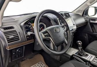 Подержанный автомобиль Toyota Land Cruiser Prado 2021 года (16 фото)