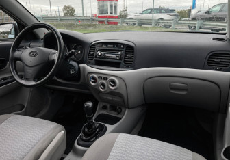 Подержанный автомобиль Hyundai Verna Sedan 2008 года (9 фото)