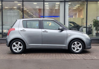 Подержанный автомобиль Suzuki Swift Hatchback 2007 года (4 фото)