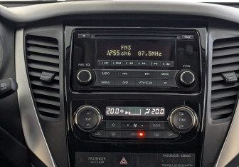 Подержанный автомобиль Mitsubishi Pajero Sport 2018 года (15 фото)