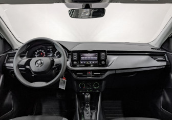 Подержанный автомобиль Skoda Rapid Liftback 2022 года (14 фото)