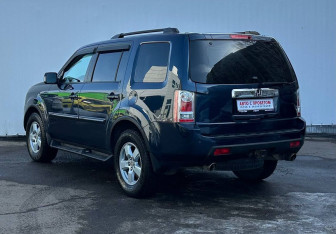 Подержанный автомобиль Honda Pilot 2008 года (7 фото)
