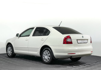 Подержанный автомобиль Skoda Octavia Liftback 2011 года (7 фото)