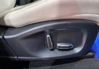 Подержанный автомобиль Jaguar F-Pace 2019 года (18 фото)