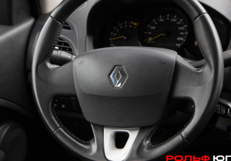 Подержанный автомобиль Renault Fluence 2012 года (12 фото)