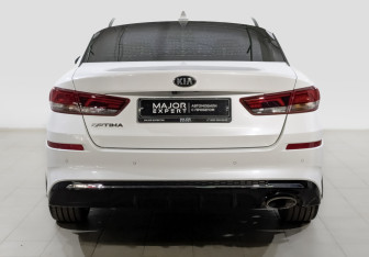 Подержанный автомобиль Kia Optima Sedan 2019 года (6 фото)