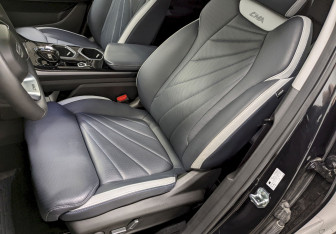 Подержанный автомобиль Geely Atlas 2024 года (14 фото)