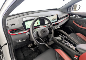 Подержанный автомобиль Geely Coolray 2023 года (16 фото)