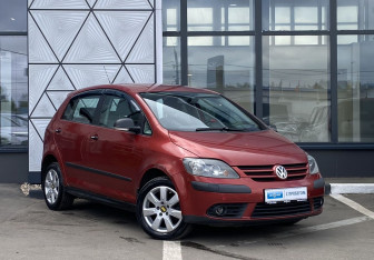 Подержанный автомобиль Volkswagen Golf Plus 2008 года (3 фото)