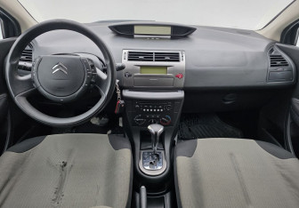 Подержанный автомобиль Citroen C4 Hatchback 2010 года (11 фото)